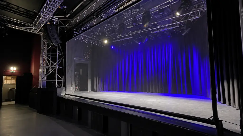 3D holographic experience 1
