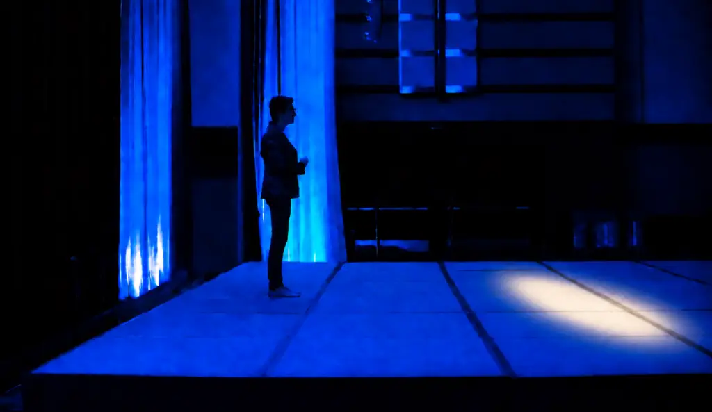 3D holographic experience
